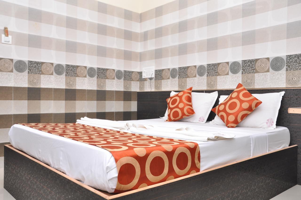 מייזור Addhuri Comforts Inn מראה חיצוני תמונה